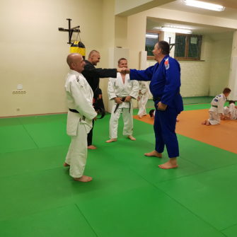 Trening judo. Wspólny trening i dużo radoścu z przyjaciółmi trenującymi judo
